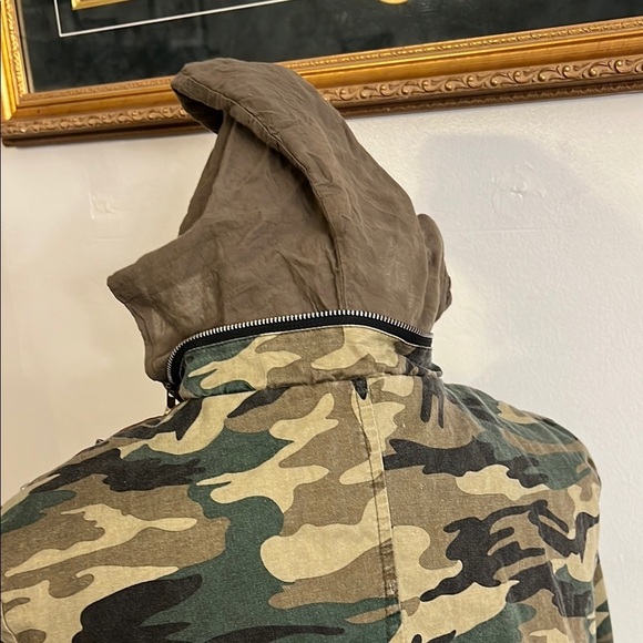 Camouflage Green and Brown Utility Jacket with Collared Neckline and hood - Picture 8 of 11